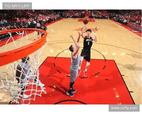 成都篮球队在邀请赛中以82分稳居积分榜首位，表现亮眼